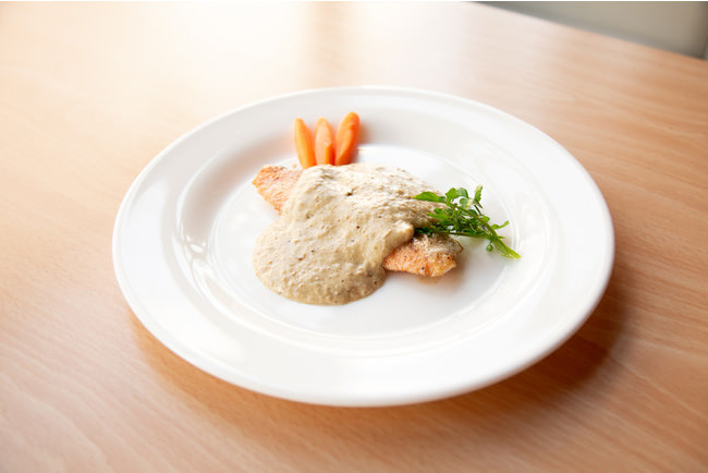 サーモンのムニエル　ポルチーニソース　(紅の豚)