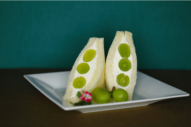 シャインマスカットのホイップサンドウィッチ はア・ラ・カルトメニューやテイクアウトでも楽しめます