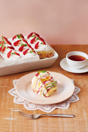 アフタヌーンティー40 周年記念たっぷりフルーツのトライフルショートケーキ