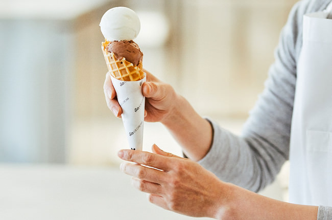 TVCMの人気キャラクター寝冷えネコ（きよニャ）を起用した絵本「たまごのおふとん」を児童館・図書館に寄贈する活動を開始