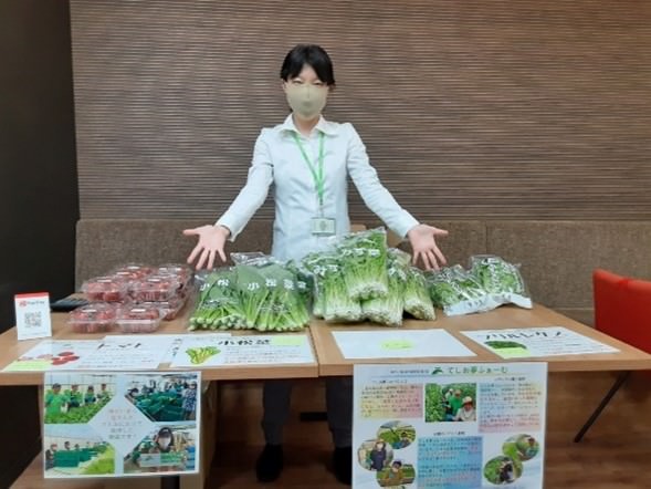 三重県のてしお夢ふぁーむで生産された野菜は、毎月第3水曜日にソシオークグループの東京本社で社内販売も行っています