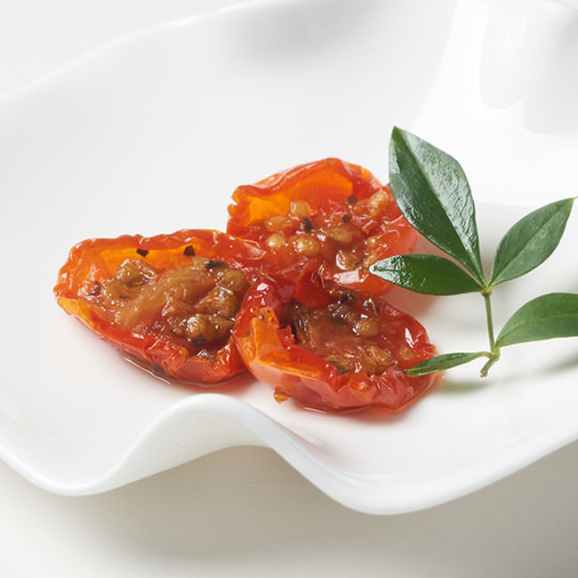 チェリートマトのハーブオイル漬：酸味のある品種を選び旨みを凝縮