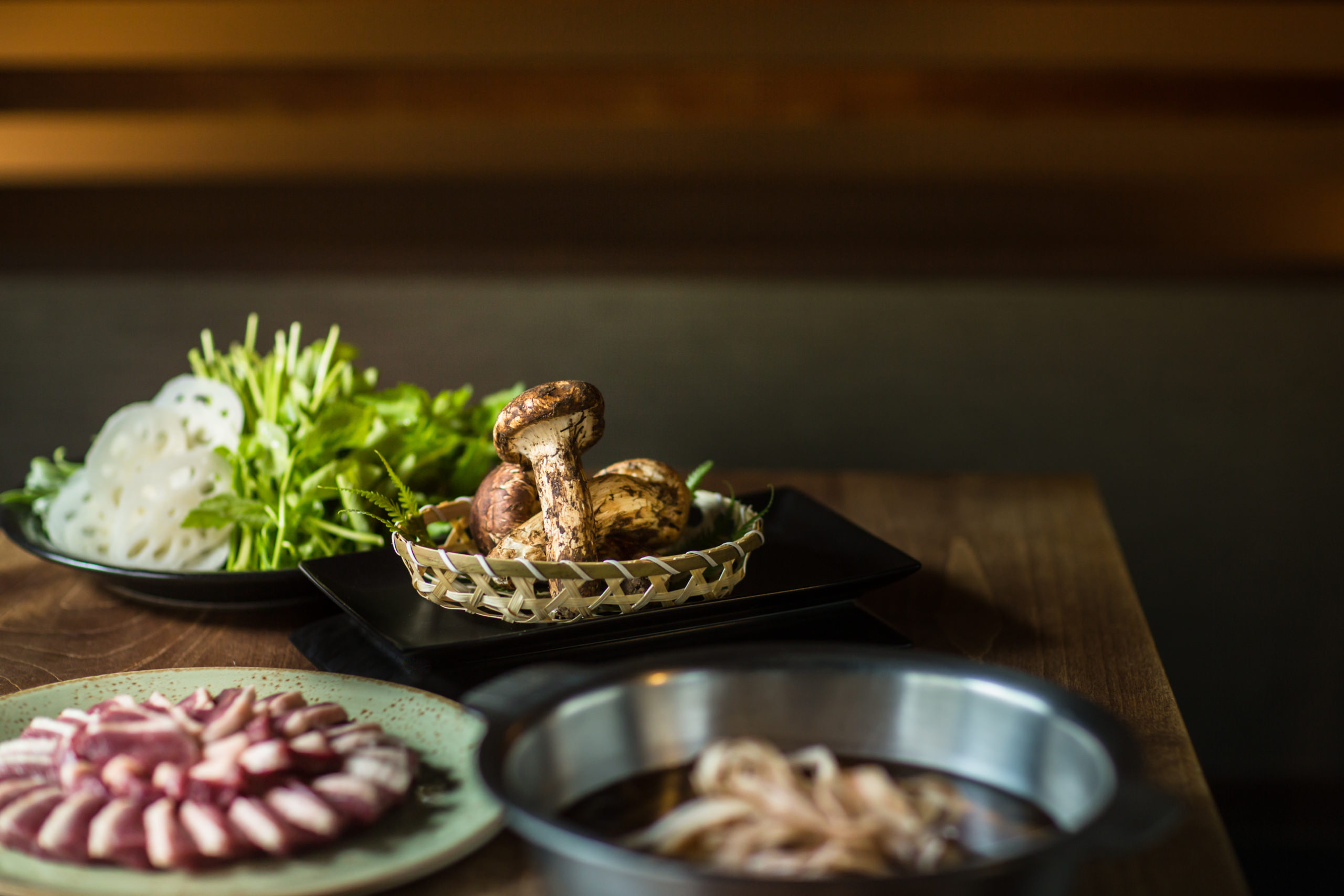 「秋薫る。河内鴨の松茸鍋。」
大阪市・河内鴨料理専門店「藤乃」公式通販サイトにて
河内鴨の松茸鍋を販売スタート