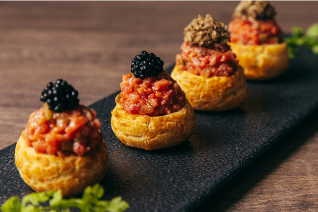 和牛タルタルのグジェール〈キャビア・トリュフ〉　※銀座店限定