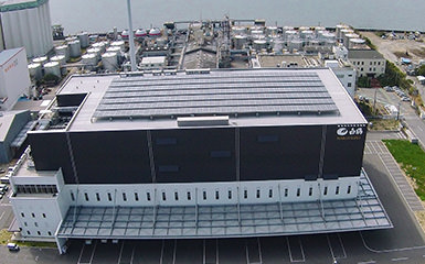 灘魚崎工場屋上の太陽光パネル