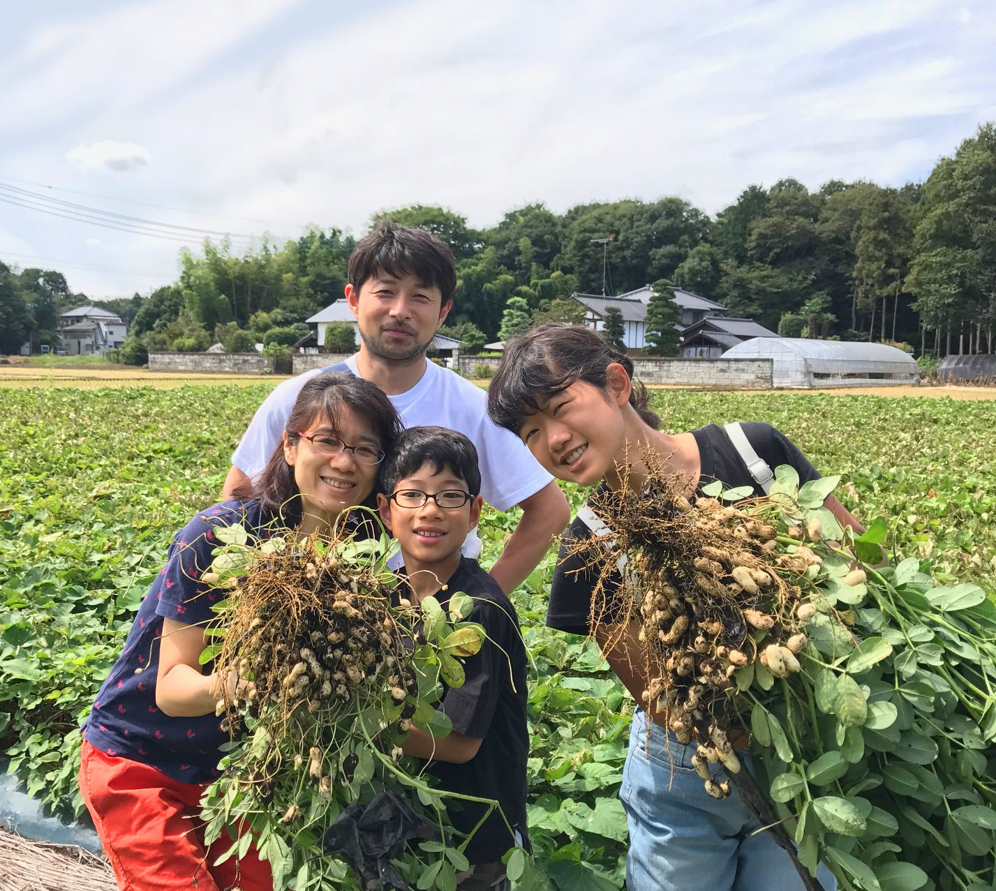 累計4万本販売の生クリーム食パン専門店「ふんわり」が、
無人販売所を神戸三宮に9月12日オープン！