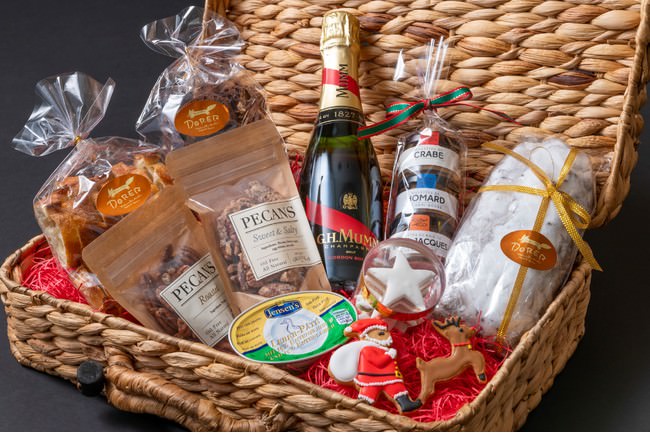 シャンパン（G.H. MUMM ハーフ） ／シュトレン 3種のリエット ／フォアグラのパテ など