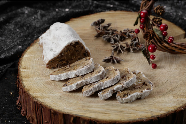 ドイツの伝統的なクリスマスの発酵菓子シュトレン