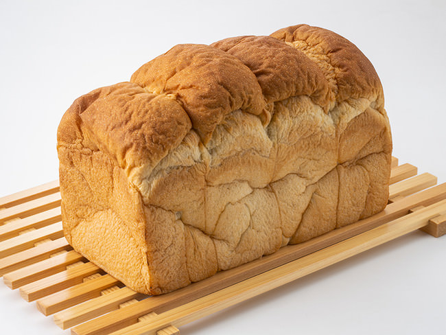 新作食パン「高級食パン専門店が作った『高級 山切り食パン』」