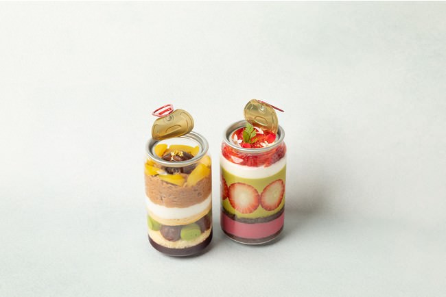 画像左から：モンブランの缶詰ケーキ（1個）951円 苺とピスタチオの缶詰パイケーキ（1個）951円