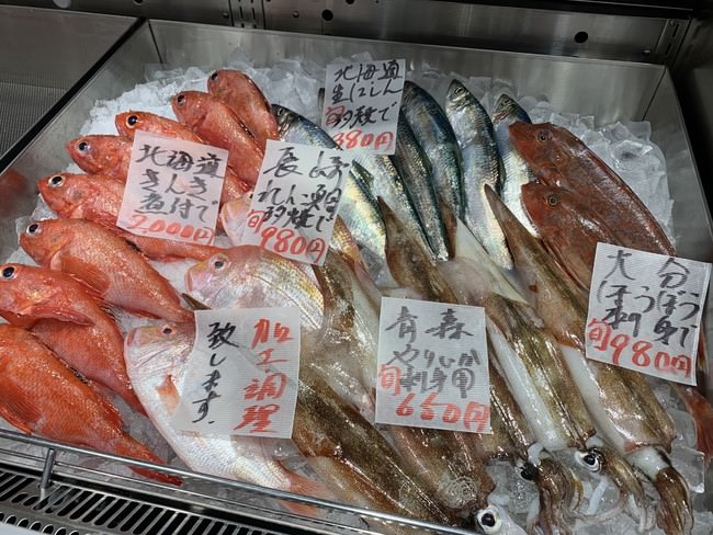市場から仕入れた新鮮な魚介類を利用いただけます