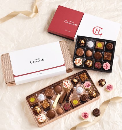 発売以来大好評の日本限定ギフトボックスシリーズ。 写真左『ラグジュアリーコレクション』（￥4,600 税込）、 右『シグネチャーコレクション』（￥2,800 税込）