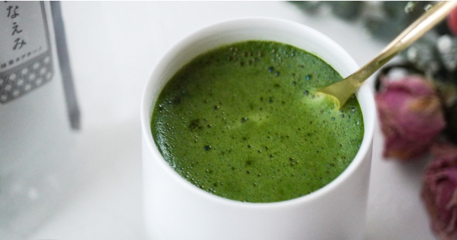 お湯に溶かすだけで簡単にできる抹茶カプチーノ「はなえみ」