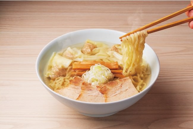 福島県〈会津らぁ麺 うえんで〉会津山塩と会津塩川しじみのワンタン麺 1,401円　（各日150杯限り）※ジェイアール名古屋タカシマヤ限定