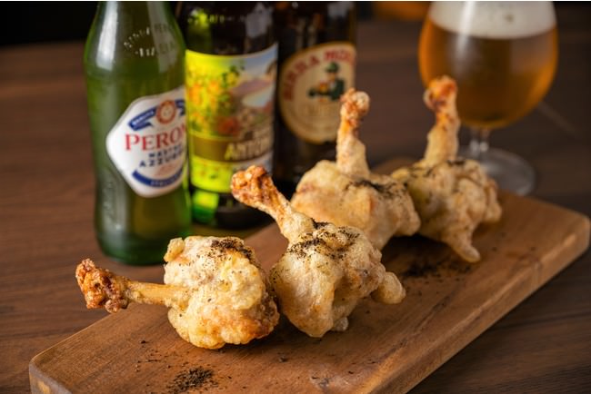 京赤地鶏の手羽元ローズマリーフリット　黒七味をまぶして