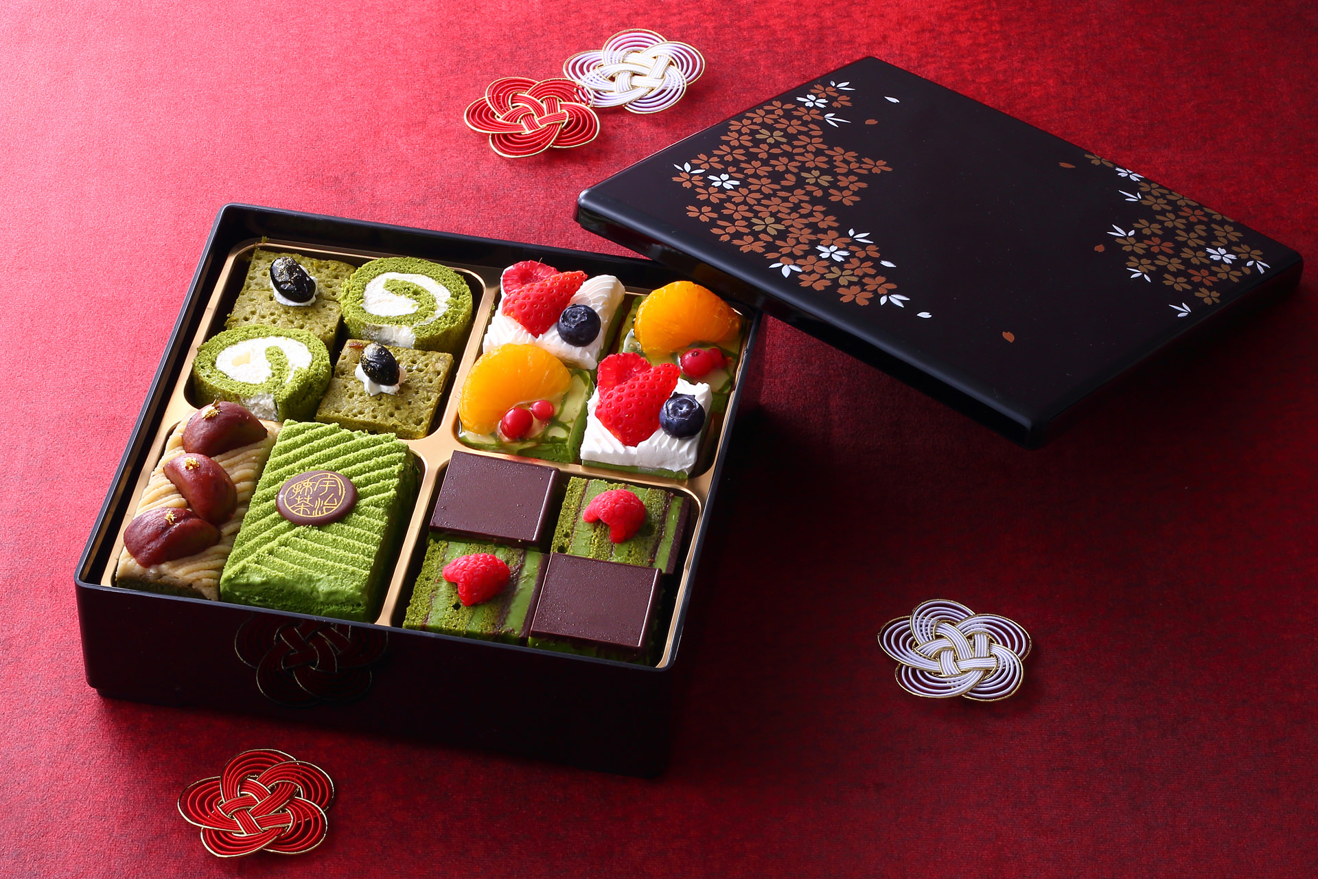 グランマーブル、個包装のマーブルデニッシュから
人気フレーバーを詰め合わせた「PARTAGERクリスタル」が
新登場!2021年11月1日(月)から冬季限定で販売開始!
雪が降る煌めく世界をイメージしたパッケージにも注目!