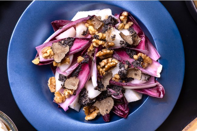 アンディーブと胡桃のサラダ、和梨とトリュフビネグレット 