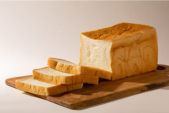 プレーン食パン(2斤)　1,000円(税込)