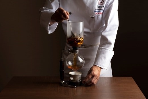 信州黄金シャモのダブルコンソメ その身のクネルにトリュフの香りで