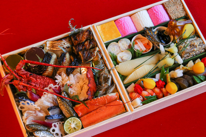 ロブスターなどの豪華海鮮がてんこ盛り！職人が厳選した食材で華やかに彩ったおせち料理を11月11日より予約受付開始