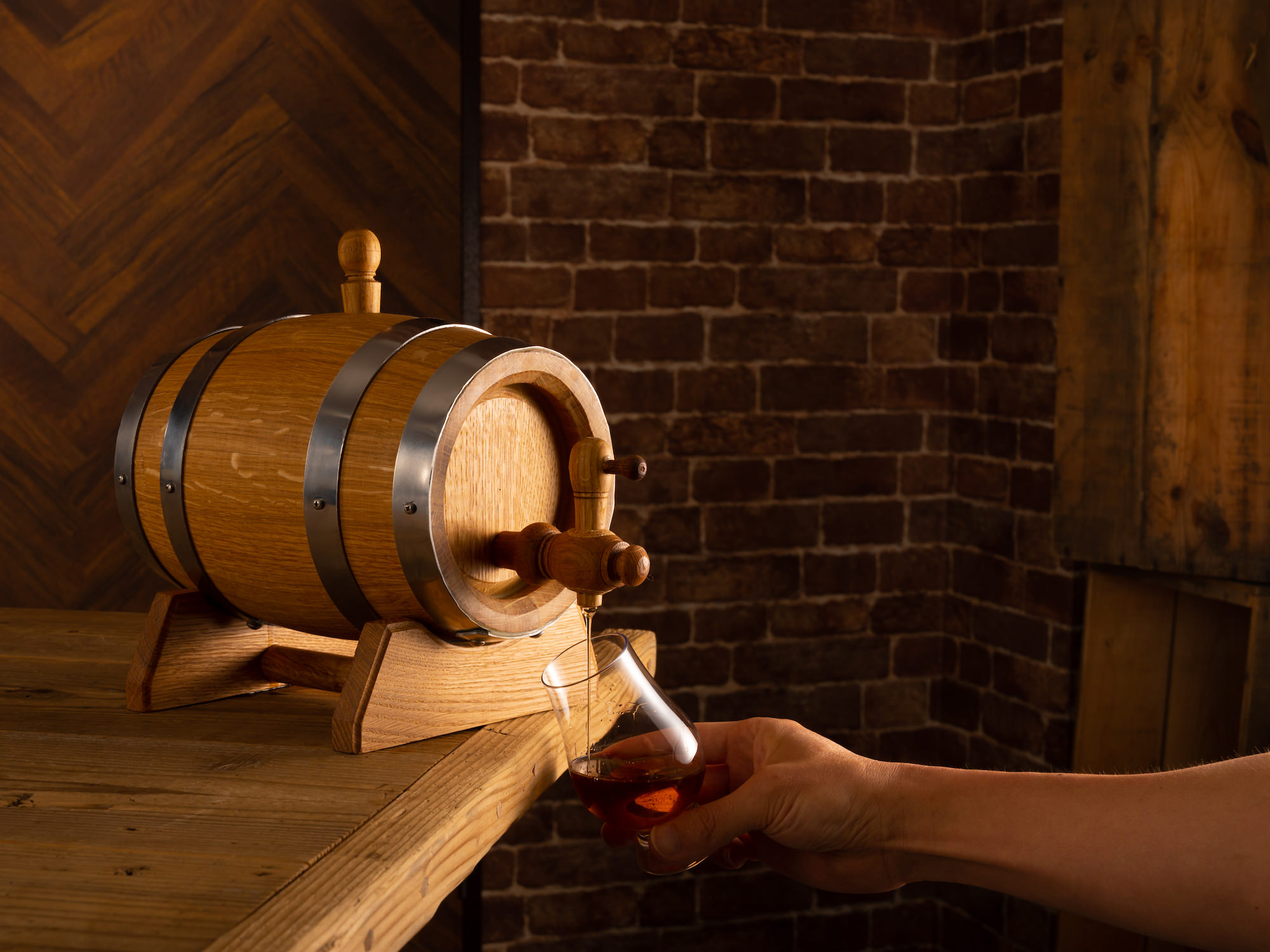 ヒトタメ、業界に先駆け静電スプレーヤーを導入！隅々まで効率的に除菌し、安心・清潔な店舗作りを支援