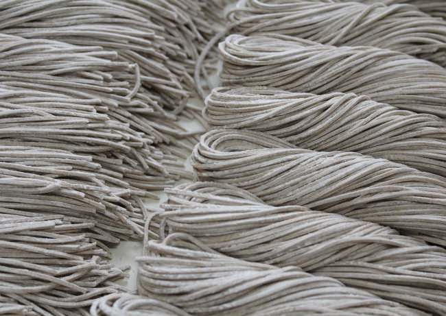 「細く長く」の想いを込めたこだわりの「資さんうどん」の「そば」