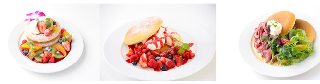 トロピカルパンケーキ（左）、苺・木いちご・ブルーベリーのパンケーキ（中）、ローストビーフとマッシュポテトのパンケーキ（右）