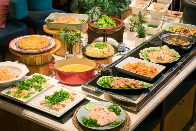スタート開始から人気のタイビュッフェが早くもパワーアップ！タイ料理専門店「ランブータン」名物の生麺パッタイが土日限定で新登場！