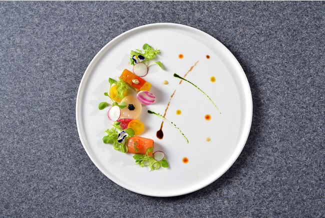 野菜のテリーヌ・ホタテとサーモンマリネのサラダ仕立て 〜５つの流れ星のソース〜