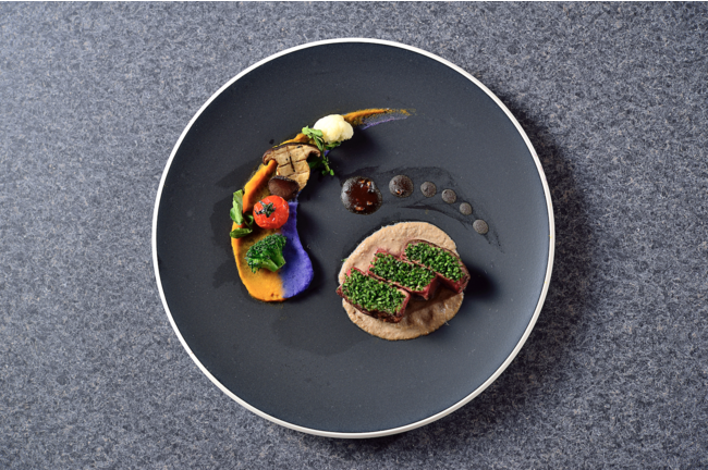 牛フィレ肉のポワレ　カボチャと紫いものピューレ添え 〜トリュフ香るマデラソース〜