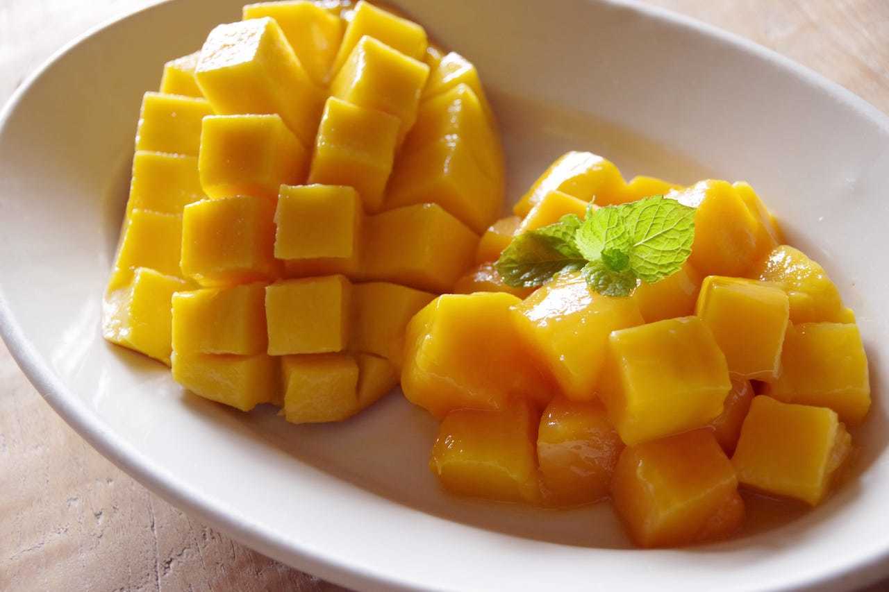 永遠のベストカップル、ミッキーマウスとミニーマウスをテーマにした東京ばな奈ついに登場！記念のポストカード付き