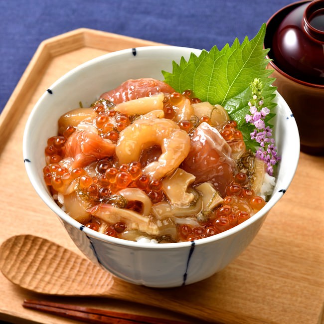 「マルシェ限定 海鮮丼 ４パック」￥4,400（税込）