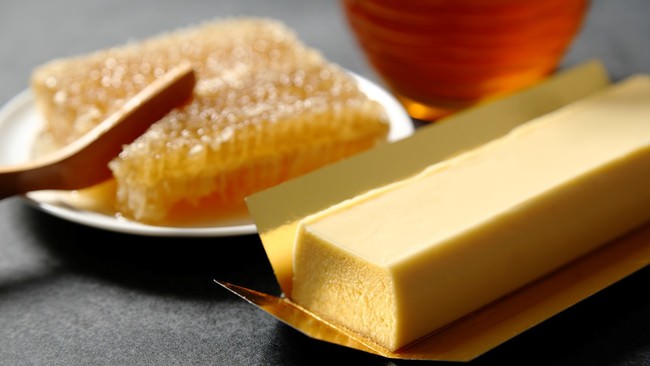 生カルボナーラ専門店より【濃厚Wチーズの石焼ぐつぐつカルボナーラ】が新登場！削りたてのパルミジャーノチーズと濃厚チーズソースがたっぷりと味わえる、ぐつぐつ・熱々でこの時期にぴったりのカルボナーラ。
