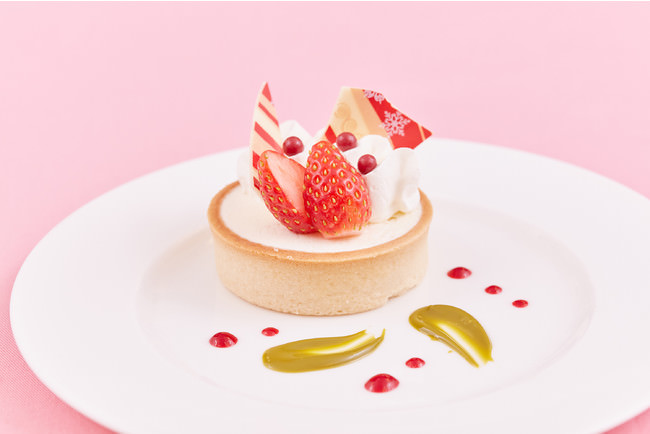 パティシエ特製ウエルカムプレート1月「苺とレアチーズのタルト」