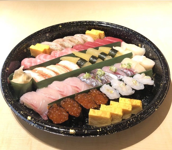 クリスマスイブはおうちでヨシケイのスペシャルディナー　
短時間で作れるメニューや豪華メニューを販売