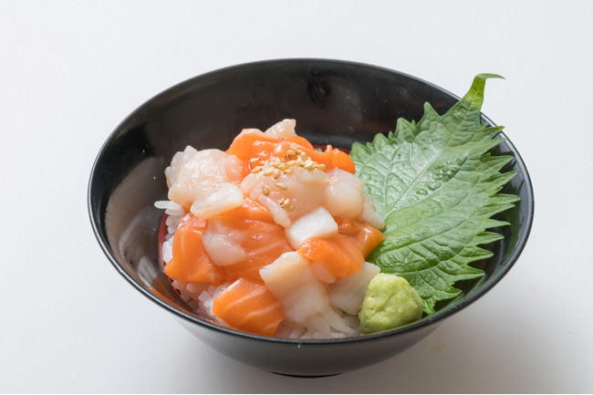 ★ほたてとサーモンの海鮮タルタル丼