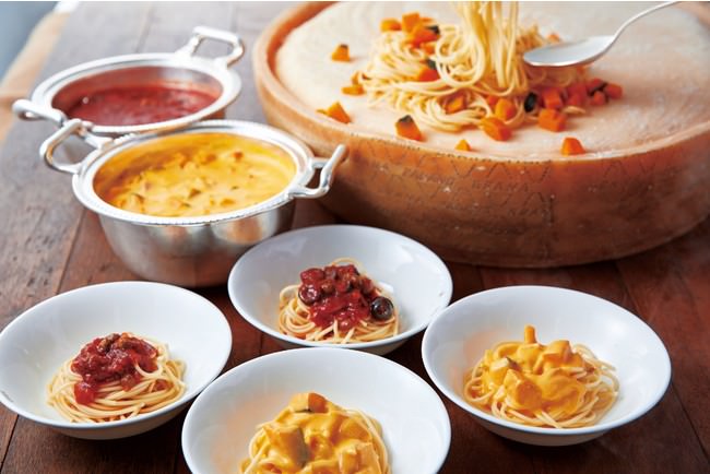 グラナパダーノで和えるパスタ　カボチャナーラ または プッタネスカ