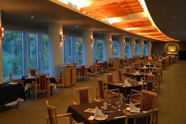 西洋料理　メインダイニングルーム