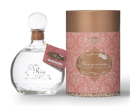 軸屋社長が手掛けた女性らしいおしゃれなデザインの 本格焼酎「Rin precious」