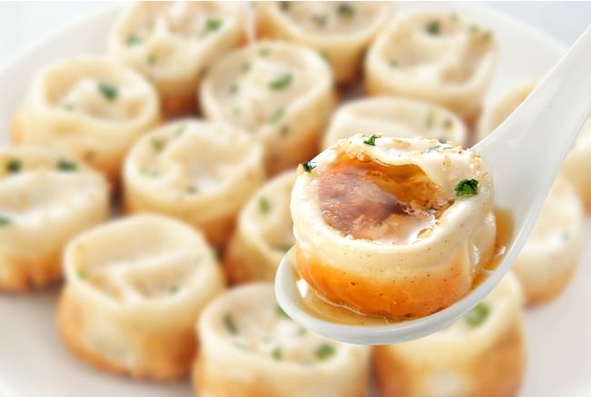 〈王府井〉　正宗生煎包（焼き小龍包）（4個入）　税込６５１円