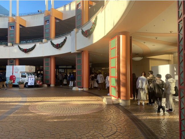 オープン前から常に40人以上の並びの状況