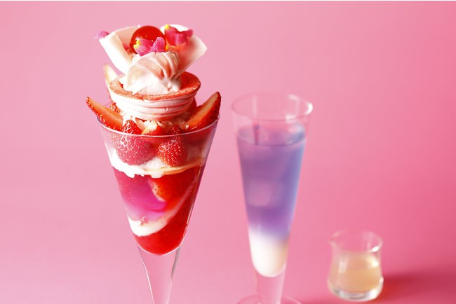 YURI♡QUN “プリンセスパフェ～あまおう苺のブーケ”　　1,980円 ＊オリジナルドリンク付