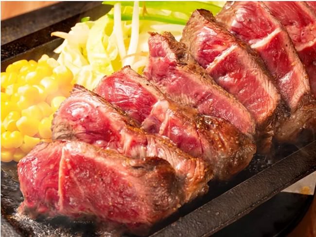 応募総数4,387点「牛乳大好き！絵画コンクール」最優秀賞作品をオハヨー牛乳のパッケージに掲載。発売直前には受賞者の小中学校を訪問、記念品を贈呈