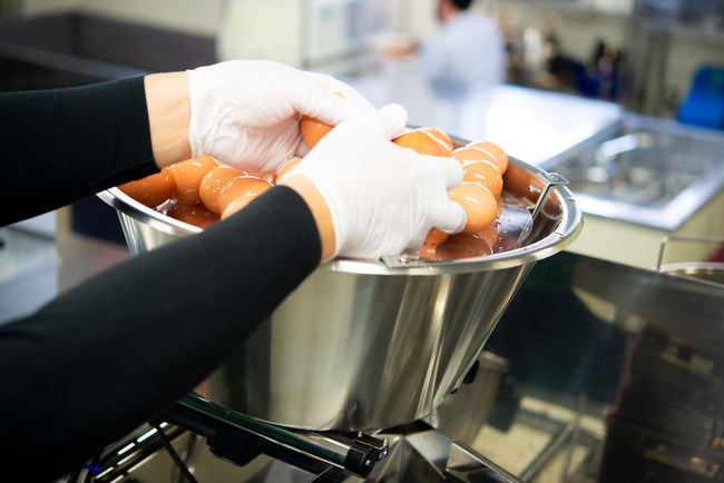 一度に100個の茹で卵をセット可能