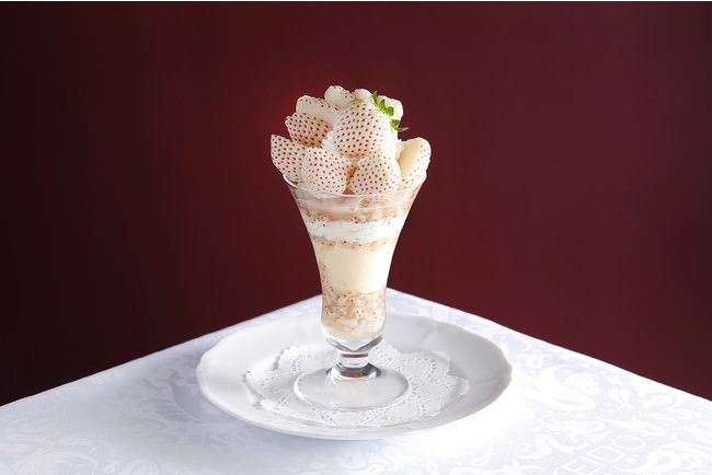 「佐賀県産“天使のいちご”のスペシャルストロベリーパフェ」2,600円（税込）