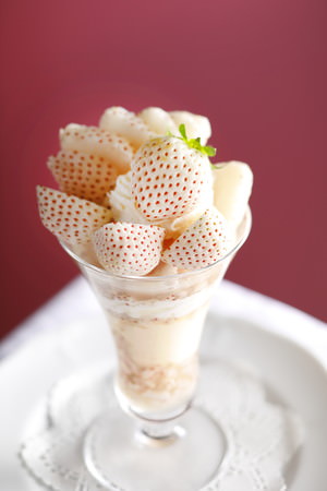 「佐賀県産“天使のいちご”のスペシャルストロベリーパフェ」2,600円（税込）