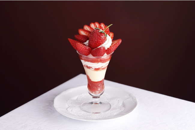 「和歌山県産“まりひめ”のスペシャルストロベリーパフェ」2,600円（税込）