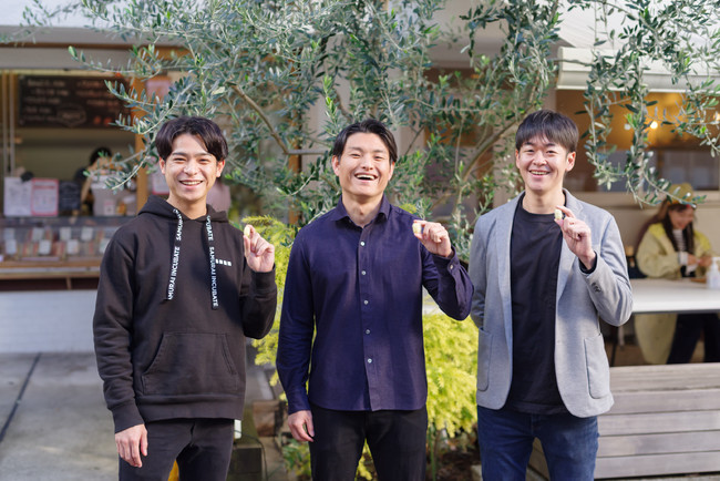 左から、当社 Capitalist 齋藤 武仁、Morus 代表取締役CEO 佐藤 亮 氏、Morus 執行役員 纐纈 将太 氏