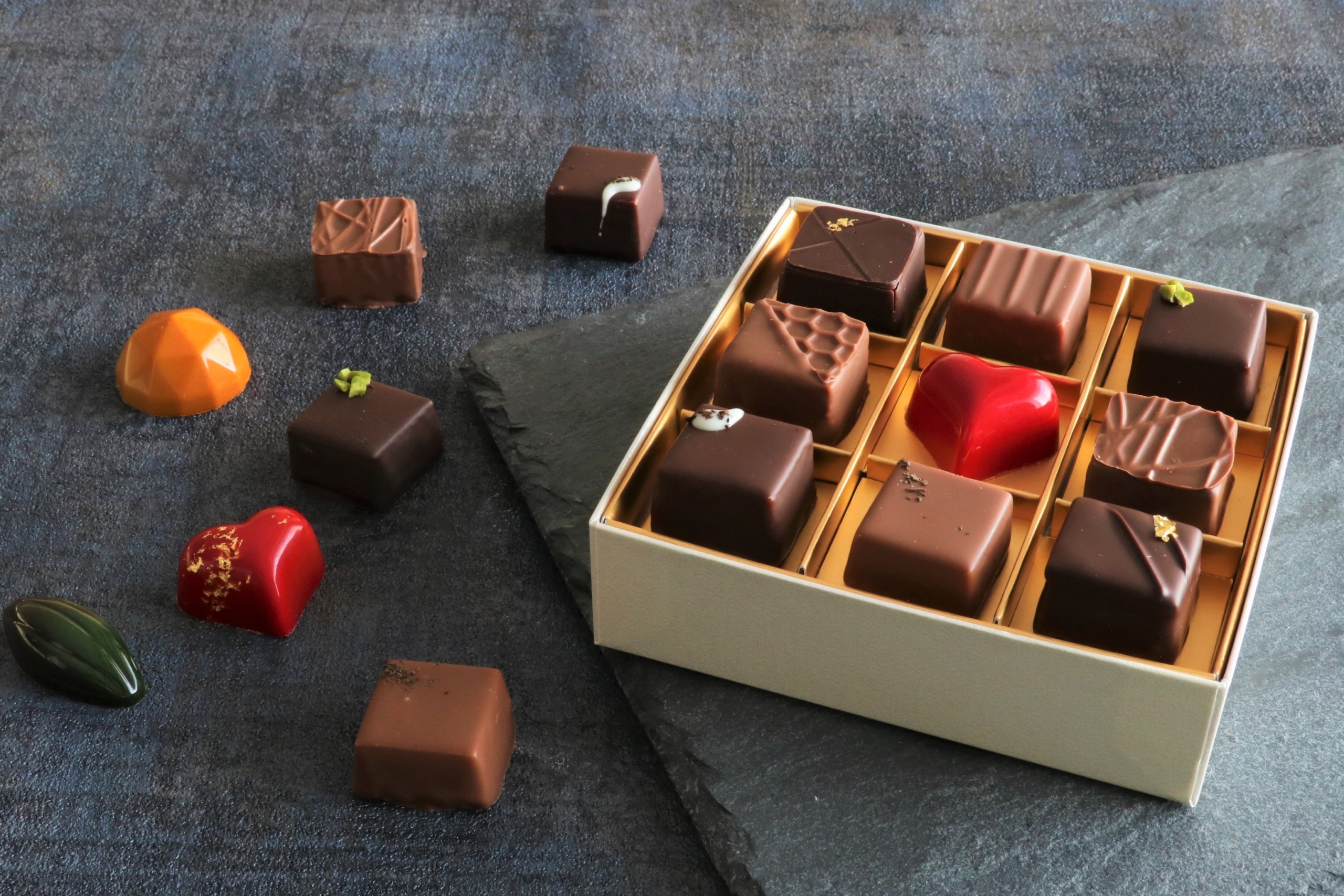 ストロベリーフレーバーのチョコレートサンドウィッチを
2022年1月15日よりオンラインにて「cacaosic」が発売