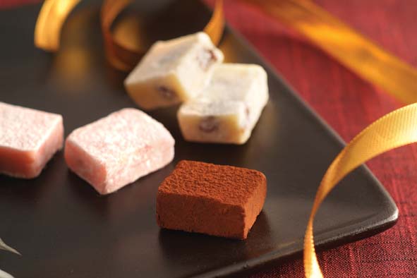 生チョコレートきなりね　スイート・いちご・ラムレーズンの3種　各16粒入 税込756円